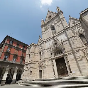 לינה וארוחת בוקר The Duomo House By House In, נאפולי